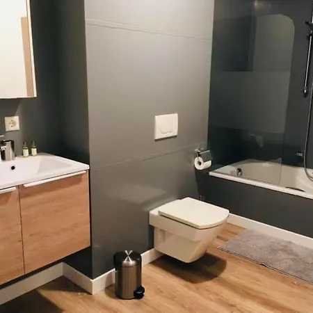 Apartment 2 Bedrooms In Center W Terrace&parking-2b *