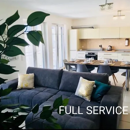 2 Bedrooms In Center W Terrace&parking-2b Apartment